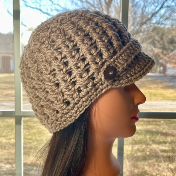 Women's Hand Crochet Newsboy Chunky Hat with wooden beads - ONE OF A KIND - NEW - Picture 4 of 9
